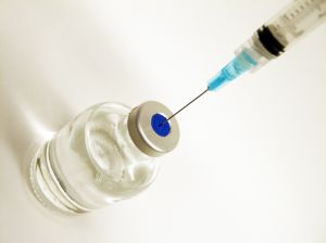 1028452_syringes_and_vial.jpg