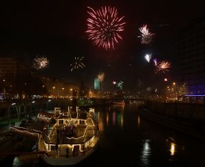 1085972_fireworks_in_wien.jpg
