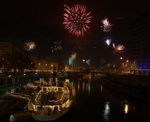 1085972_fireworks_in_wien.jpg