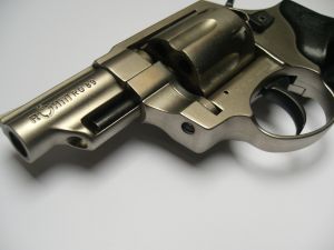 pistol-443691-m.jpg