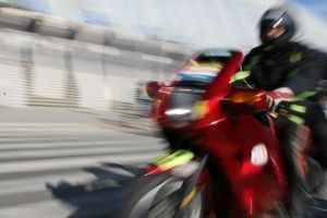 1099135_motorcycle_-_blur_focus-300x200