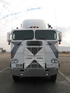 62565_white_semi-truck1-225x300